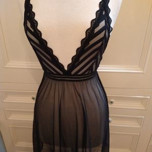 Mapale' Black Size S NWOT Mesh Lace  96% Nylon 4% Elastine Nightie Cami